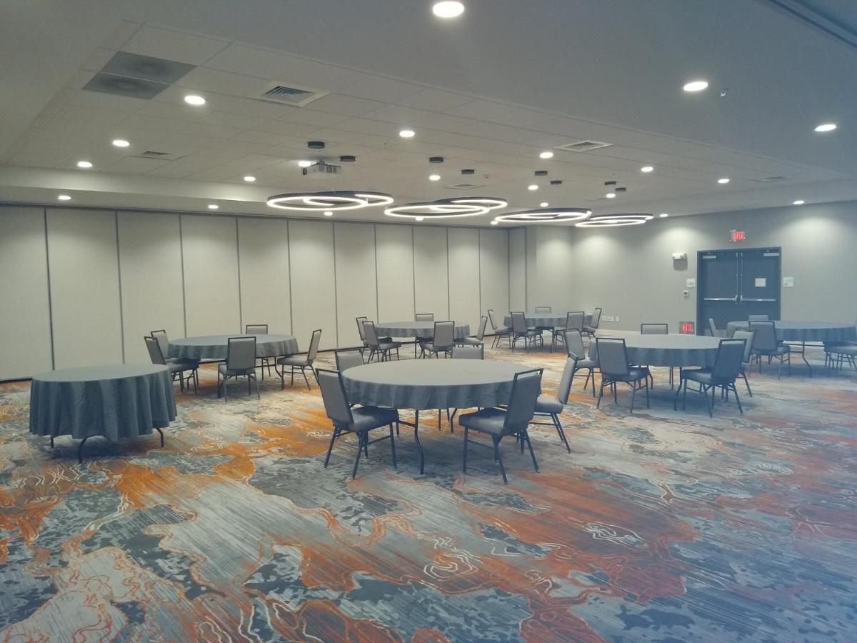 Holiday Inn - Kansas City - Northeast By Ihg Exterior photo